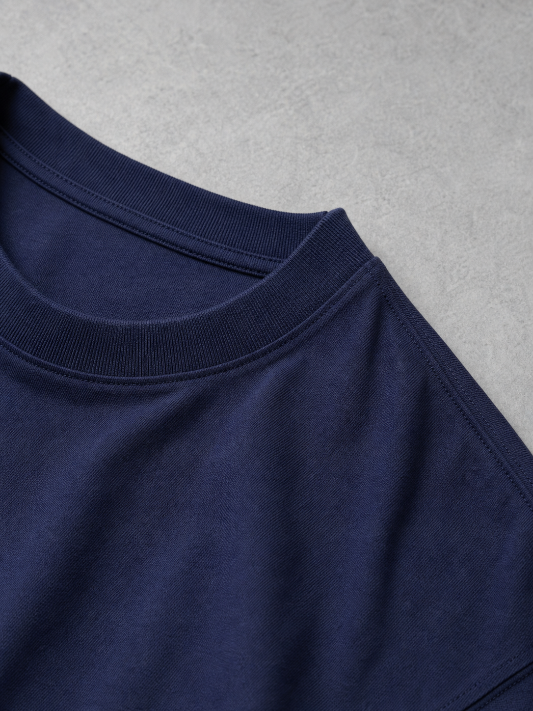 HAMAM TEE Navy neckline