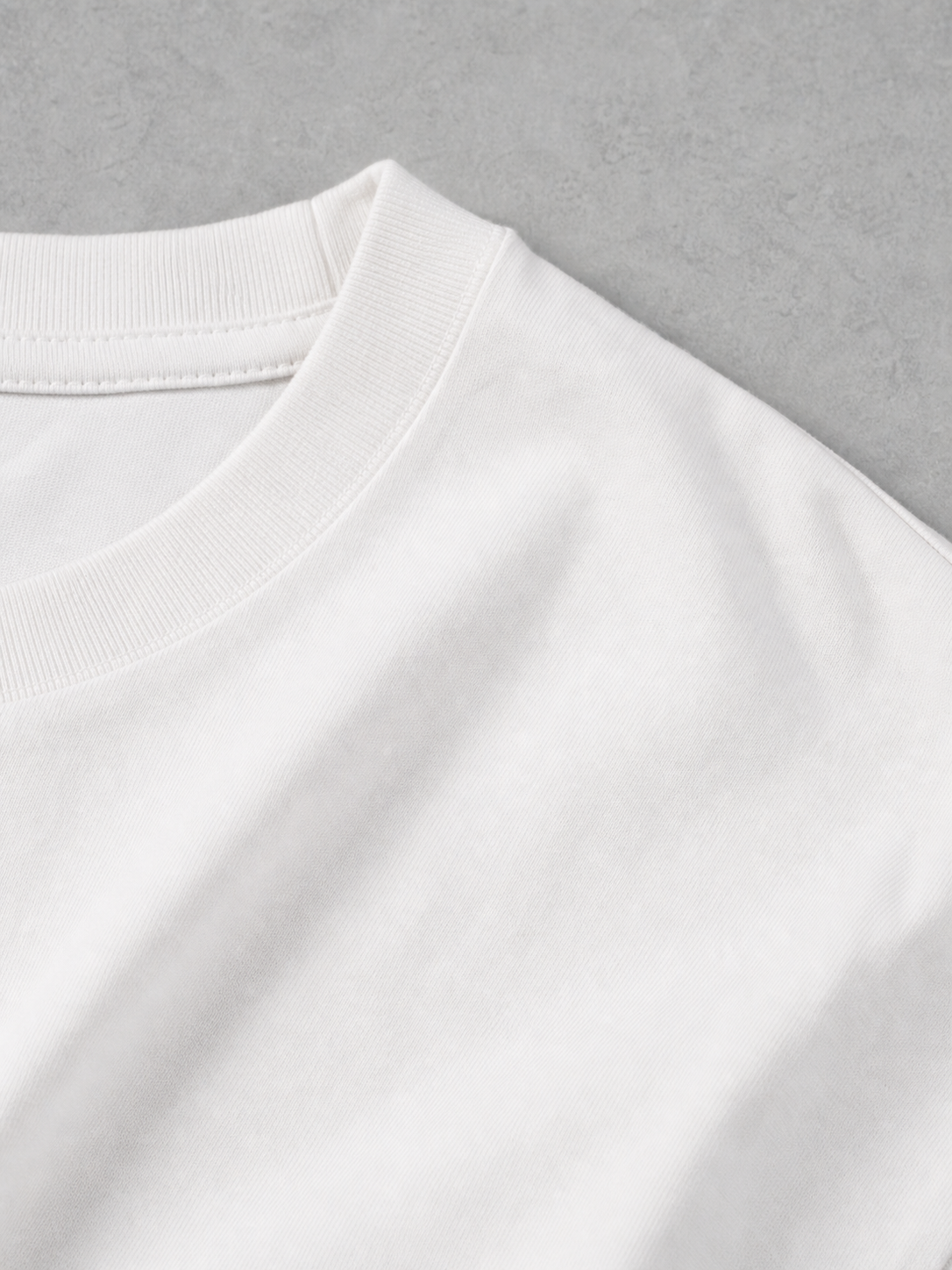 UNIFIED TEE neckline