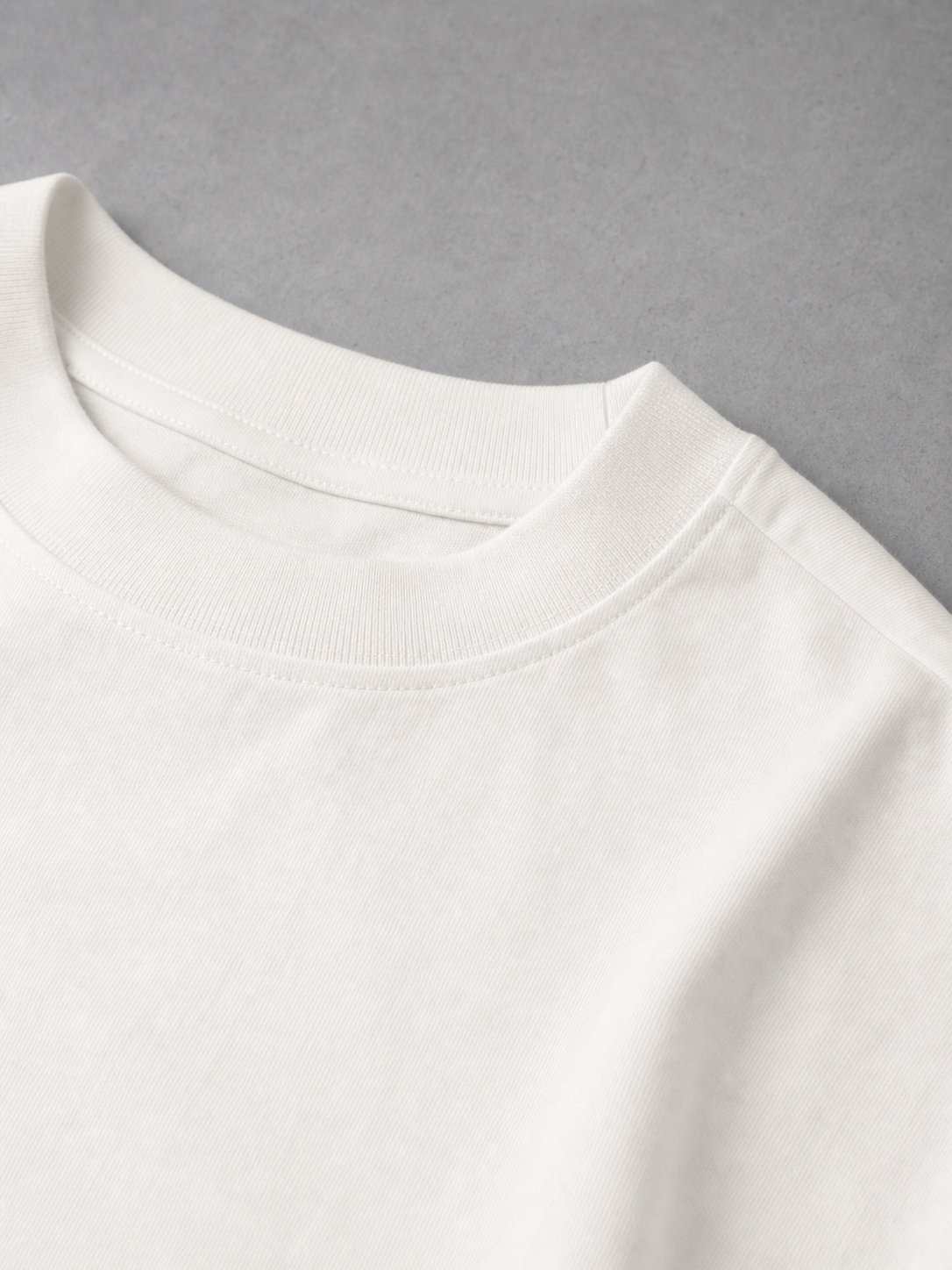 HAJWALA TEE neckline