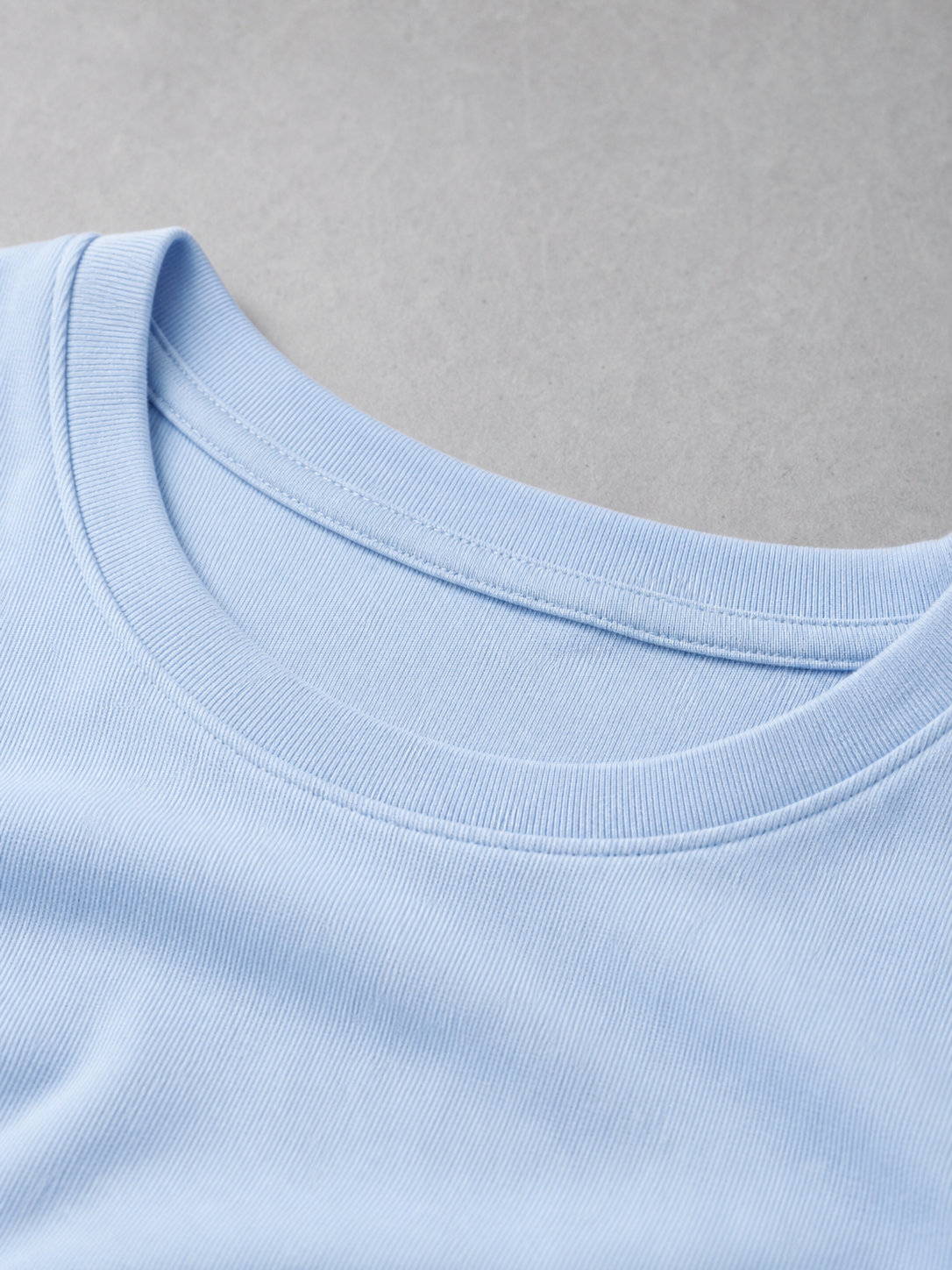 SHAY NA3NA3 BABY TEE neckline