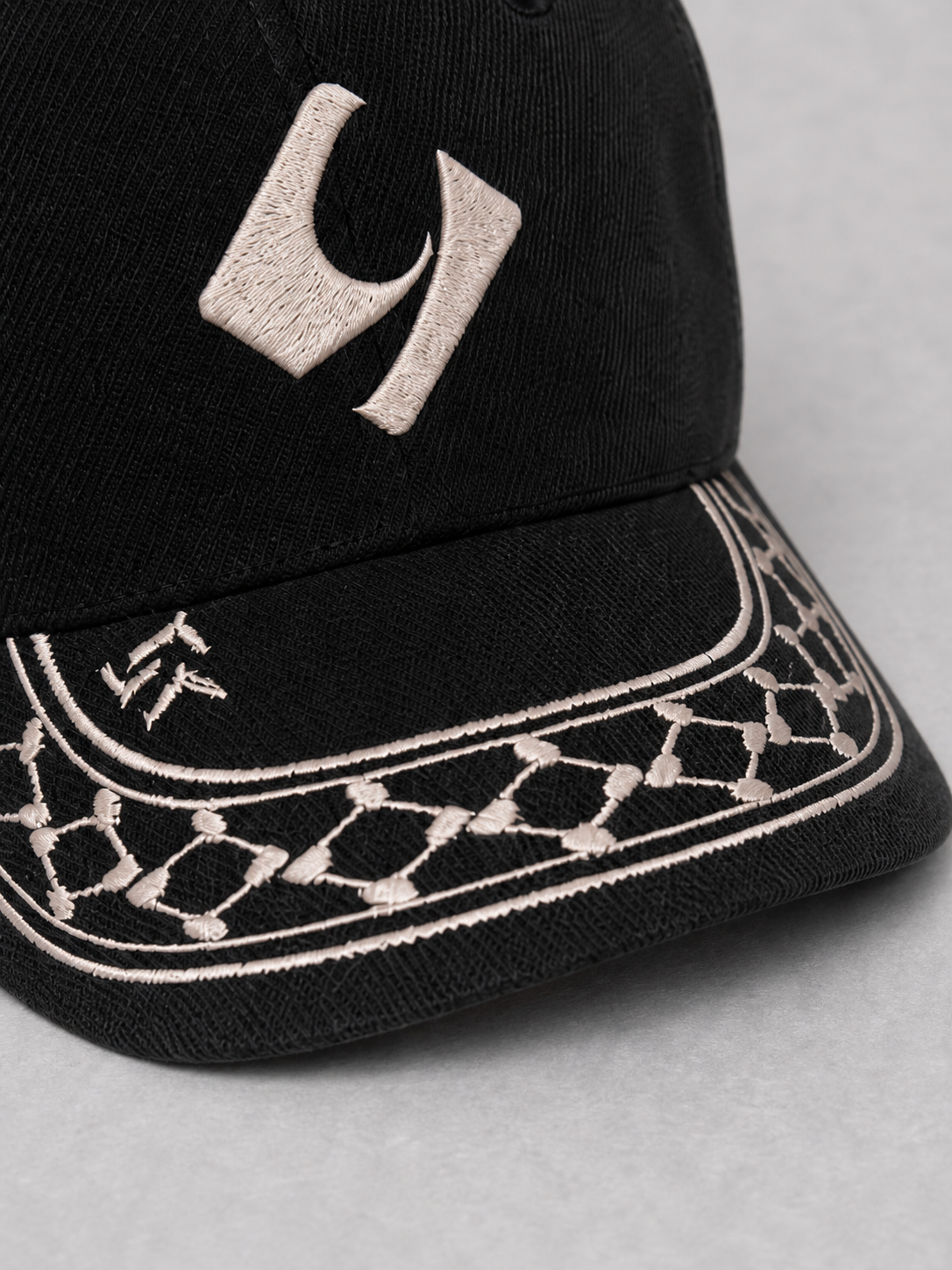 Black Cap Waw brim