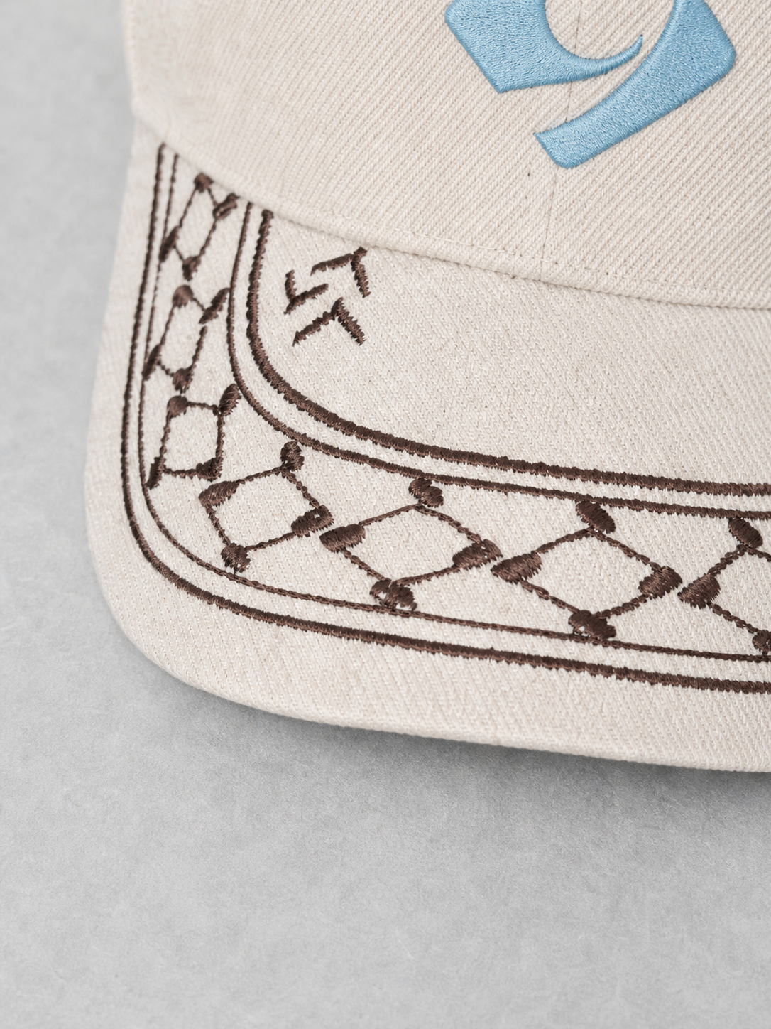 Cream Cap Waw brim
